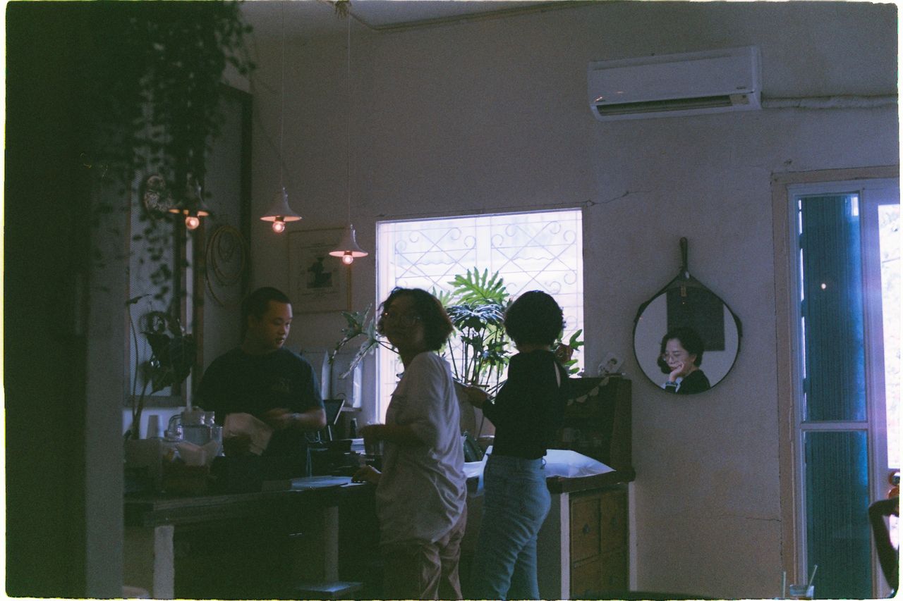 Ambiance chaleureuse du café
